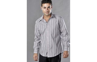 我有一件外觀比較成熟的襯衫,發現目前衣服里沒有能夠搭配的,求達人推薦,下面圖片中的那款